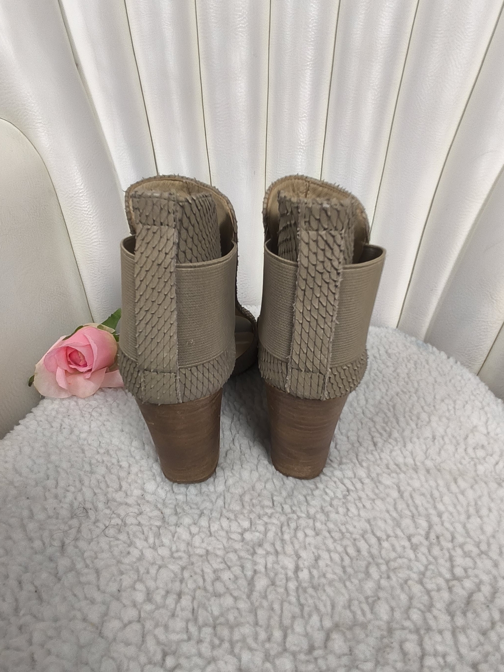 Botkier Olive Textured Open-Toe Block Heel Booties Size 9M - Picture 4 of 7